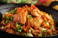 如何用麻辣香鍋調料做出香噴噴的小(xiǎo)炒雞？